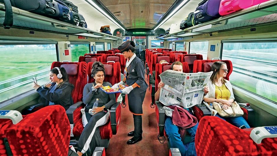 दिल्ली-भोपाल वंदे भारत एक्सप्रेस में एग्जीक्यूटिव क्लास के यात्री