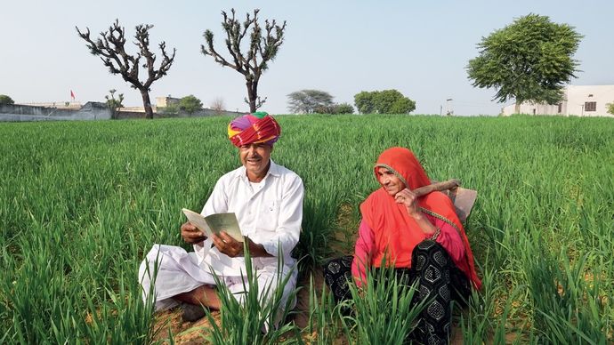जयपुर जिले के जयसिंहपुरा गांव के किसान सम्मान निधि के लाभार्थी किसान रामलाल और उनकी पत्नी बाला देवी
