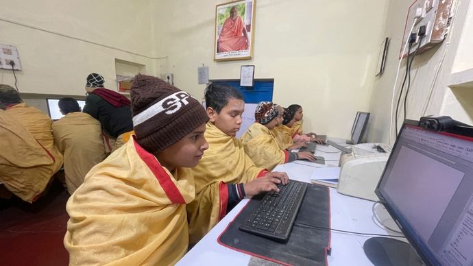 swami narottmanand giri ved vidyalaya students learning AI with vedas