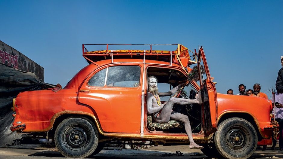 महंत राजगिरि जी उर्फ 'एंबेसडर' बाबा