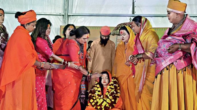 महाकुंभ में मशहूर अभिनेत्री ममता कुलकर्णी को किन्नर अखाड़े का महामंडलेश्वर बनाया गया