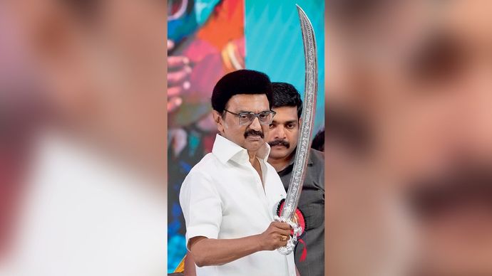 THE BIG STORY / DELIMITATION