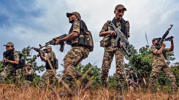 दंतेवाड़ा जिले में छत्तीसगढ़ पुलिस की कमांडो यूनिट की टुकड़ी, नवंबर 2024