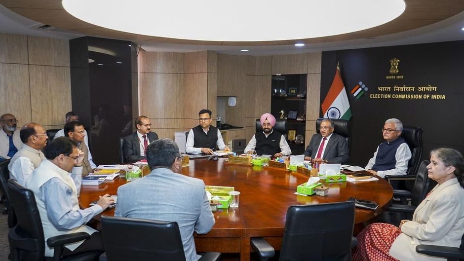 18 मार्च, 2025 को मुख्य चुनाव आयुक्त ज्ञानेश कुमार के साथ सीनियर अधिकारियों की इस मुद्दे पर हुई बैठक की तस्वीर (फोटो साभार- पीटीआई)