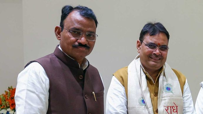 राजस्थान के सीएम भजन लाल शर्मा और डिप्टी-सीएम प्रेम चंद बैरवा (फाइल फोटो)