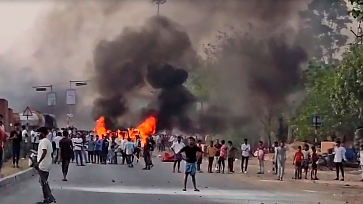 मुर्शिदाबाद से हिंसा की तस्वीरें