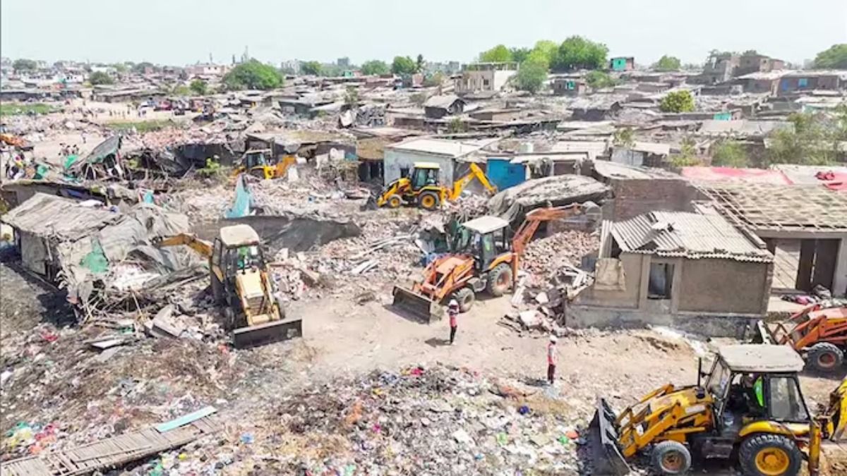 गुजरात में अवैध बांग्लादेशी प्रवासियों के खिलाफ अभियान में करीब 2000 घरों को ध्वस्त कर दिया गया