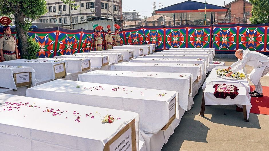 पहलगाम में आतंकी हमले में मारे गए लोगों के प्रति 23 अप्रैल को श्रद्धांजलि व्यक्त करते हुए गृह मंत्री अमित शाह