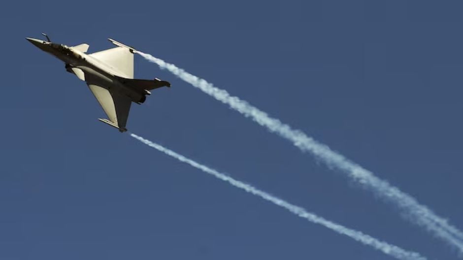 राफेल विमानों ने स्कैल्प मिसाइलों और हैमर बमों से पाक आतंकी शिविरों पर हमला किया (एएफपी)