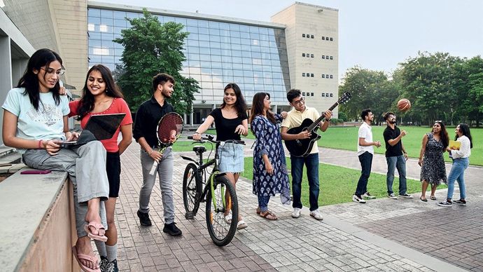 आईआईटी खड़गपुर को स्थायी निदेशक का इंतजार