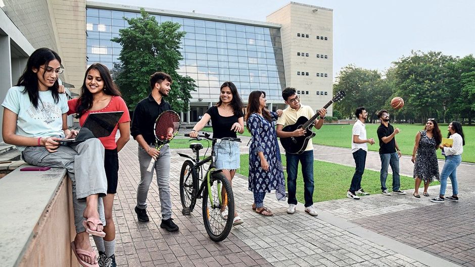 आईआईटी खड़गपुर को स्थायी निदेशक का इंतजार