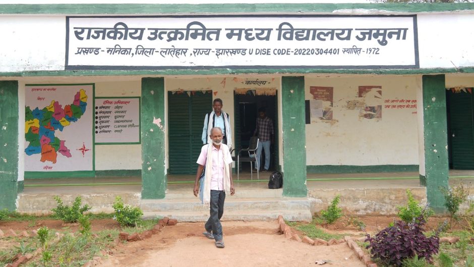 Government school in Latehaar Jharkhand (by Anand Dutta)