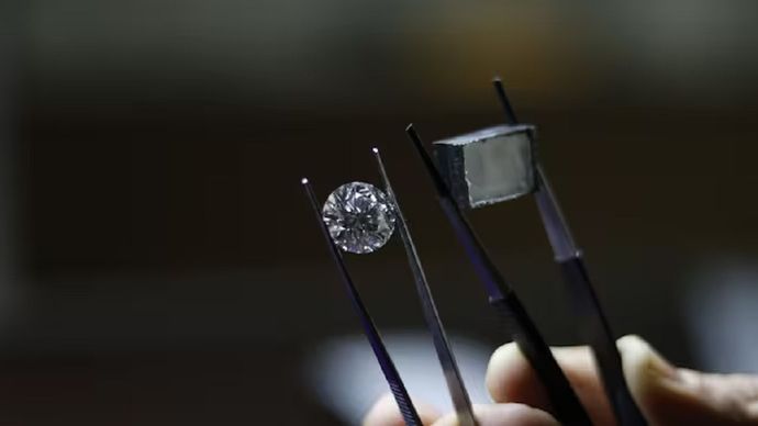 लैब में बना हीरा (फाइल फोटो)