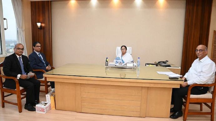 सीएम ममता बनर्जी के साथ बांग्लादेश के उच्चायुक्त मोहम्मद रियाज हमीदुल्ला