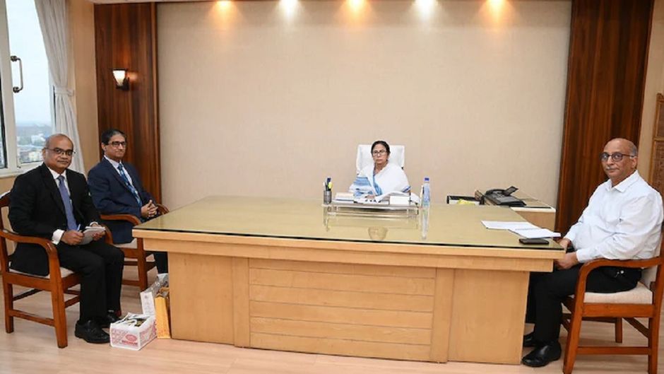 सीएम ममता बनर्जी के साथ बांग्लादेश के उच्चायुक्त मोहम्मद रियाज हमीदुल्ला