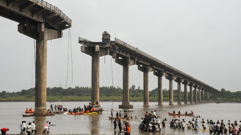 वडोदरा में मही नदी पर बना पुल, जो 9 जुलाई को टूट गया