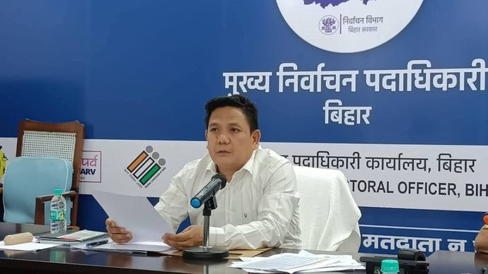 बिहार के मुख्य निर्वाचन पदाधिकारी विनोद सिंह गुंजियाल