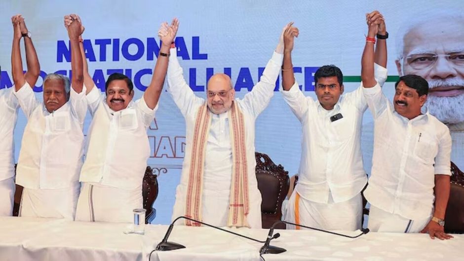 इस साल अप्रैल में AIADMK और बीजेपी दोनों दोबारा साथ आईं