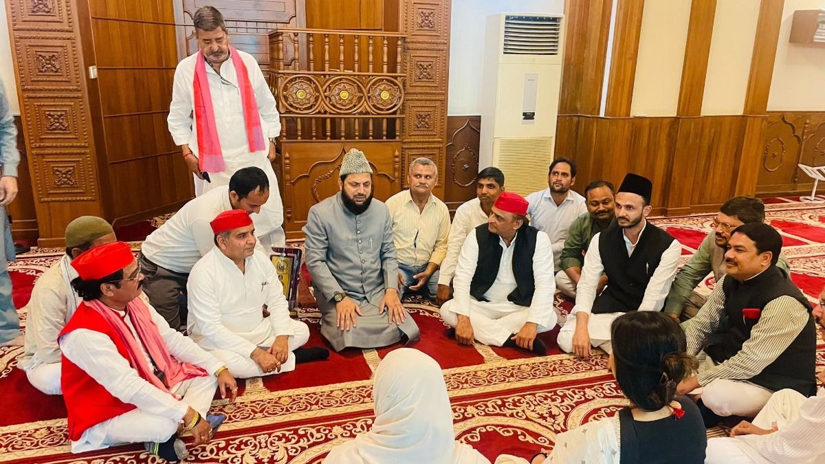 Akhilesh Yadav accused of holding meeting in mosque (Photo- @MPDharmendraYdv/X)