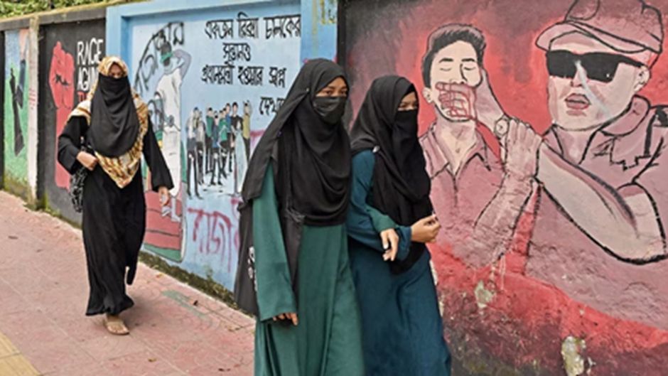 बांग्लादेश बैंक ने महिलाओं के लिए ड्रेस कोड लागू किया