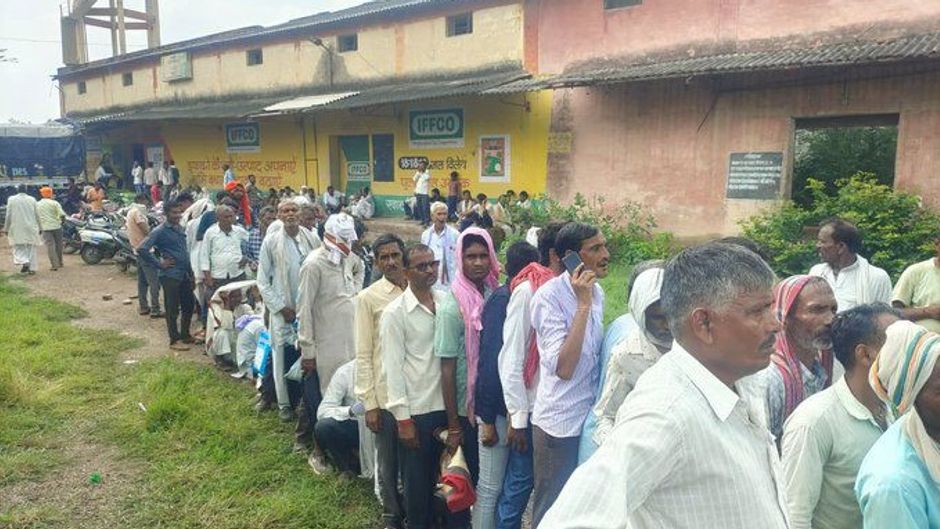 उत्तर प्रदेश में यूरिया का संकट