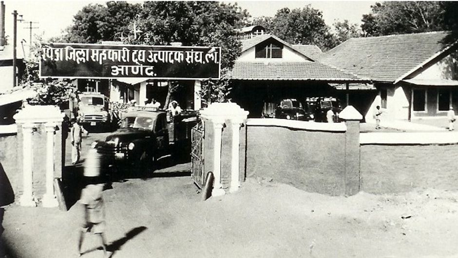 Amul's first milk plant (source : www.amuldairy.com)