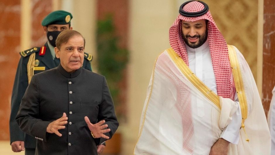 पाकिस्तान के सैन्य समझौते: सऊदी अरब से लेकर चीन-अमेरिका तक, कैसे विदेशों से ऐंठता है पैसा पाकिस्तान के सैन्य समझौते: सऊदी अरब से लेकर चीन-अमेरिका तक, कैसे विदेशों से ऐंठता है पैसा