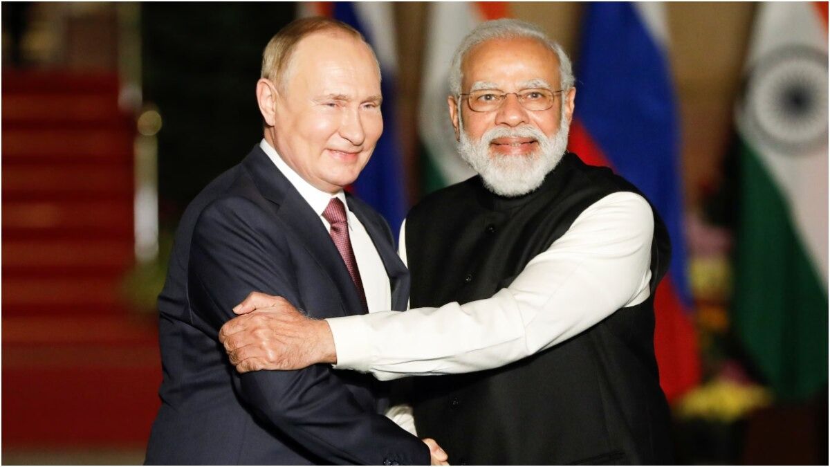 रूसी राष्ट्रपति पुतिन के साथ पीएम मोदी  (Photo: PTI)