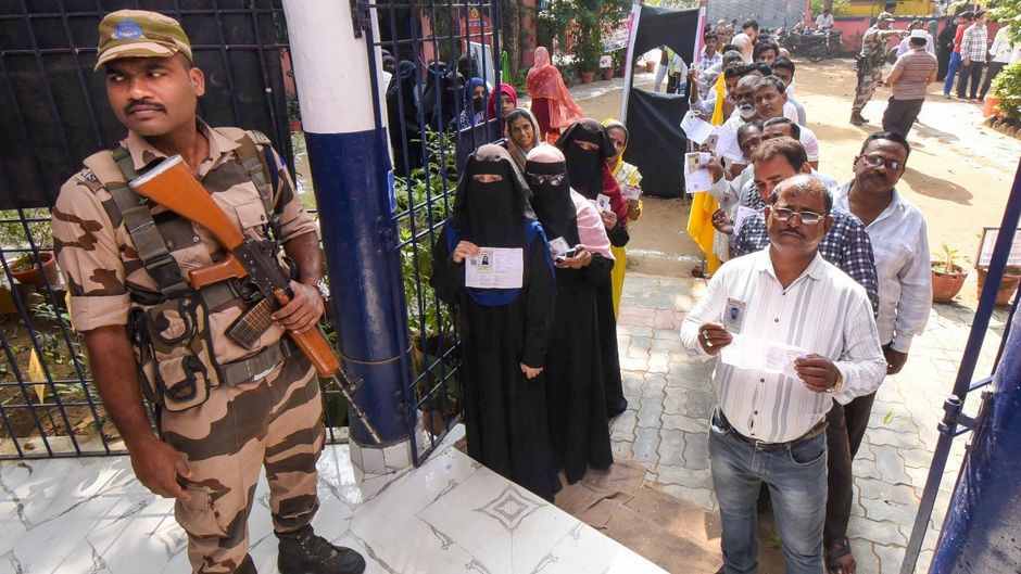 बिहार विधानसभा चुनाव फेज 1 वोटिंग (Photo: PTI)