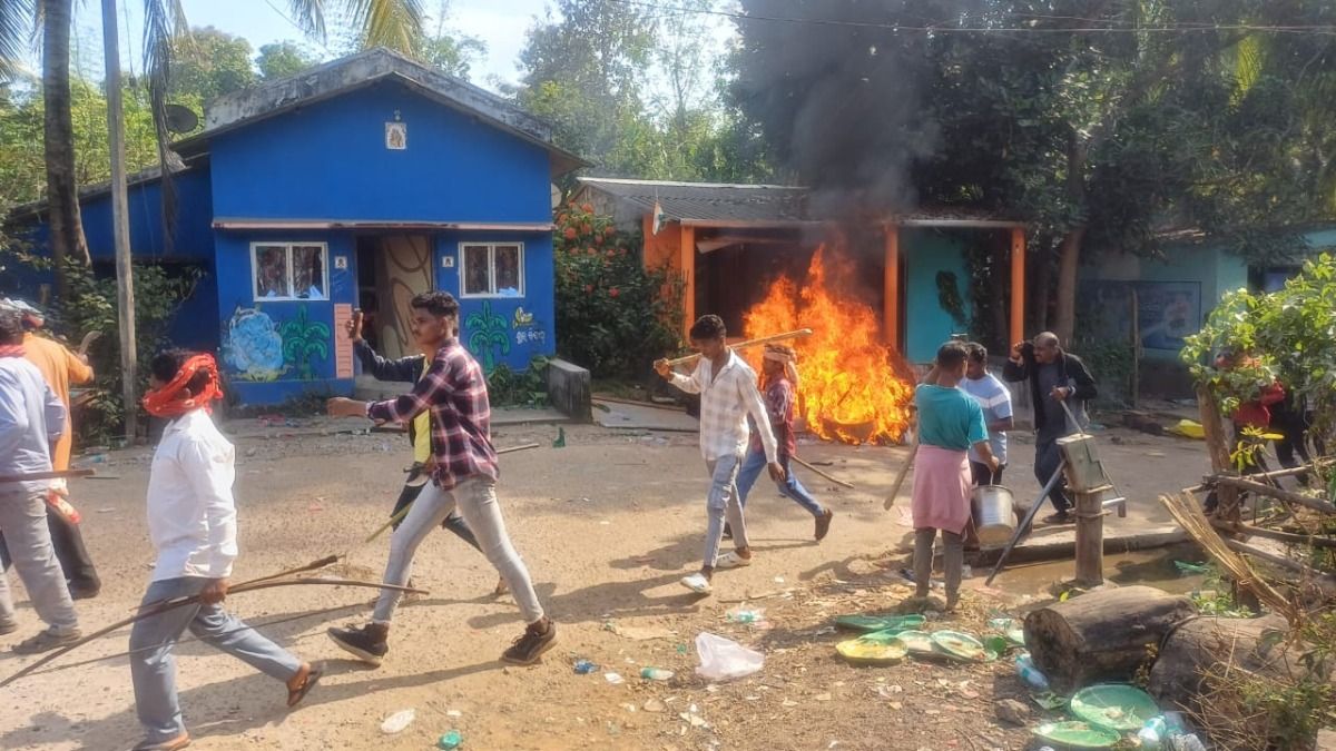 मलकानगिरी में बंगाली मूल के लोगों के 100 से ज्यादा घरों में आदिवासियों ने आग लगा दी