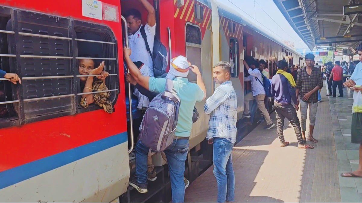 26 दिसंबर से रेलवे किराया बढ़ा (फाइल फोटो)