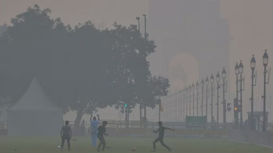 India Gate as smog engulfs the area