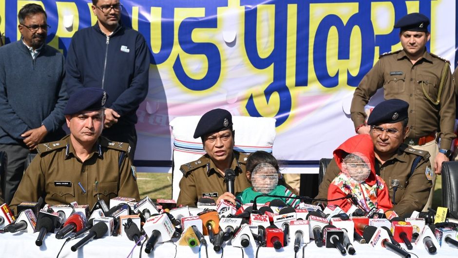 झारखंड की डीजीपी तदाशा मिश्रा 14 जनवरी 2026 को तस्करी के शिकार दो बच्चों को बरामद करने के बाद प्रेस कॉन्फ्रेंस में