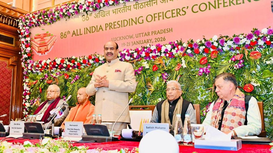 यूपी में पीठासीन अधिकारियों की कांफ्रेंस में मौजूद लोक सभा अध्यक्ष ओम बिरला