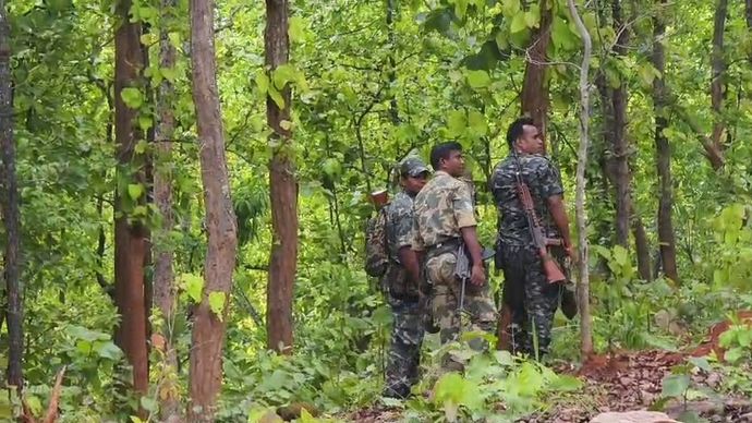 सारंडा जंगल में सुरक्षा बलों और नक्सलियों की मुठभेड़