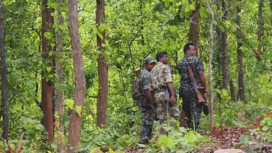 सारंडा जंगल में सुरक्षा बलों और नक्सलियों की मुठभेड़