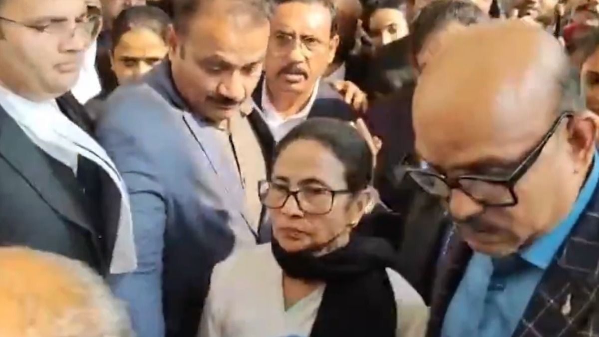 ममता बनर्जी और चुनाव आयोग में SIR पर बढ़ा टकराव