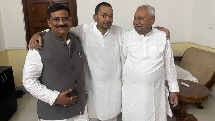 Nishant with Sanjay Jha and Nitish kumar in CM house after joining the party