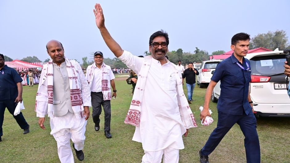 Hemant Soren with JBP Leader Teharu Gorh