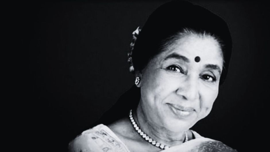 Asha Bhosle’s wax figure, unveiled in 2017 at Madame Tussauds Delhi’s Bollywood section.