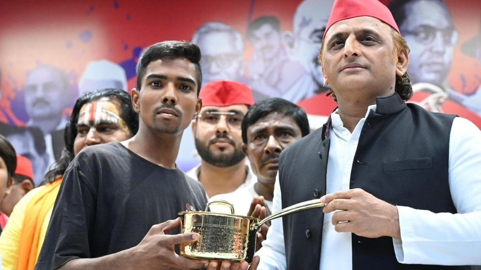Akhilesh yadav meet Aryan