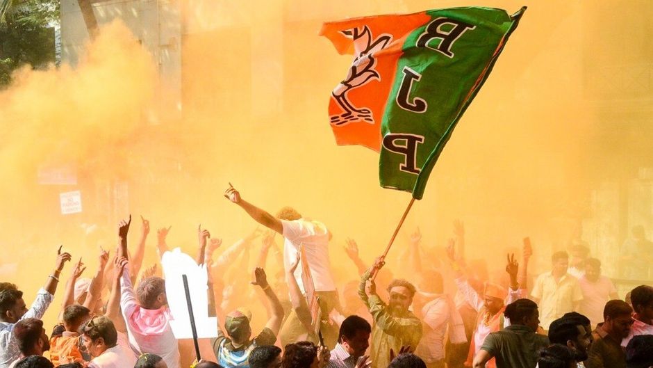 bjp flag maharashtra victory