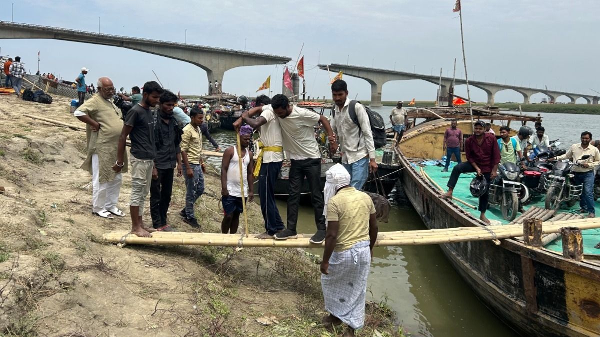 ferry service near vikramshila setu (Photo : Pushyamitra)
