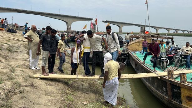 ferry service near vikramshila setu (Photo : Pushyamitra)
