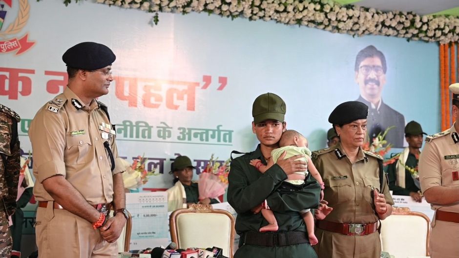 Maoist Surrender in Jharkhand (Photo : Ramiz and Abhishek Karn)