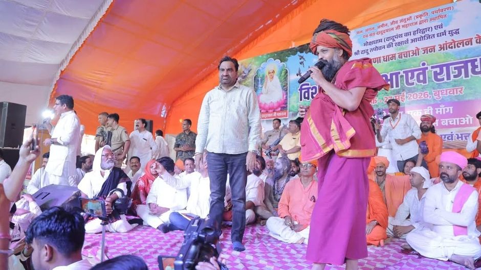 Hanuman Beniwal in Bhirana Dham protest