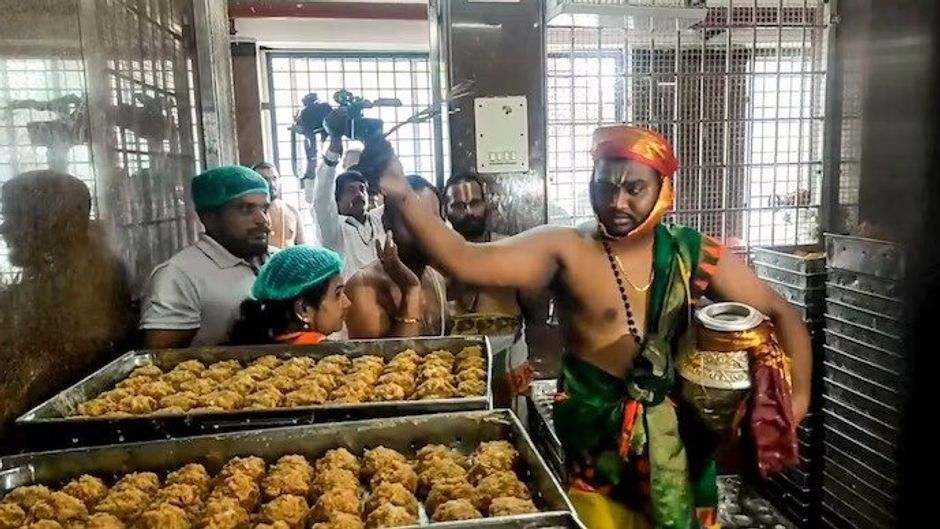 लड्डू प्रसाद विवाद के बाद तिरुपति मंदिर ट्रस्ट ने कड़े कदम उठाए
