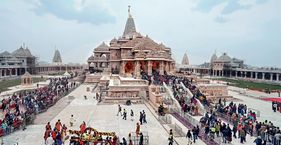 रामलला के दरबार में गुम हुआ हिसाब अयोध्या के राम मंदिर में लगातार जारी है श्रद्धालुओं का सैलाब