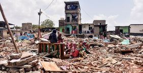 सूरत के नासिरनगर में दिनदहाड़े घर ढहाए गए लेकिन जिम्मेदार कोई नहीं! ध्वस्तीकरण की कार्रवाई के बाद नासिरनगर