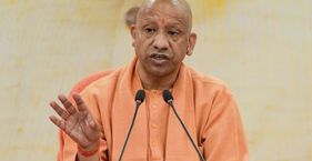 पंचायतों के 'एक्सटेंशन मॉडल' से योगी सरकार बिछा रही 2027 की चुनावी बिसात? मुख्यमंत्री योगी आदित्यनाथ (फाइल फोटो)